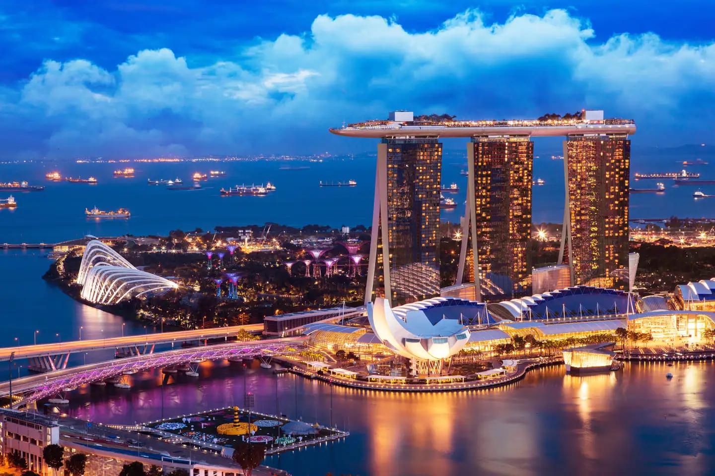 Chuyển phát nhanh bánh kẹo từ Sài Gòn đi Singapore