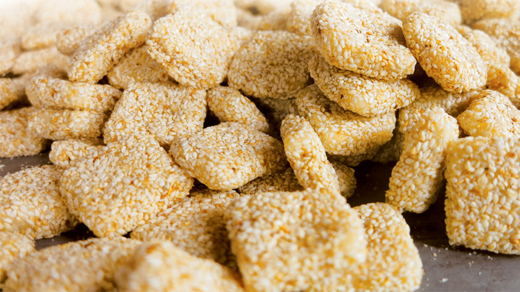 Gửi bánh khô mè từ Đà Nẵng đi Cần Thơ ưu đãi Tết 2023